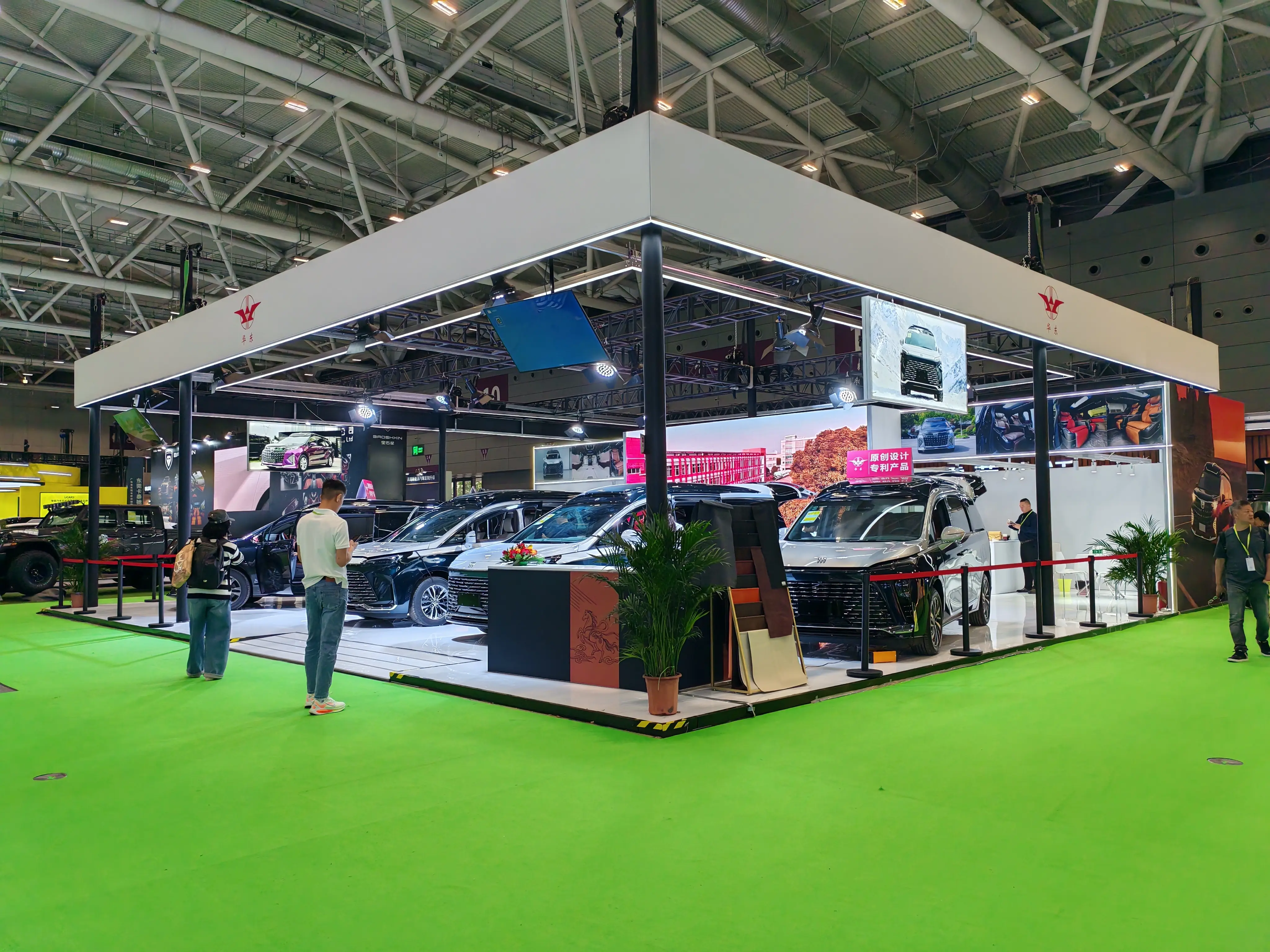 automotive-trade-show-exhibition-floor-system.jpg.webp